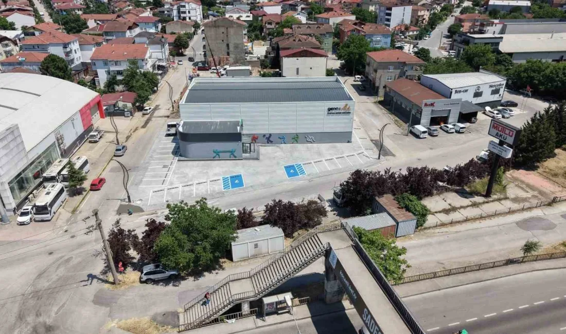 Başiskele’de inşası tamamlanan Genc-i Âlâ Kapalı Spor Salonu’nda açılış için