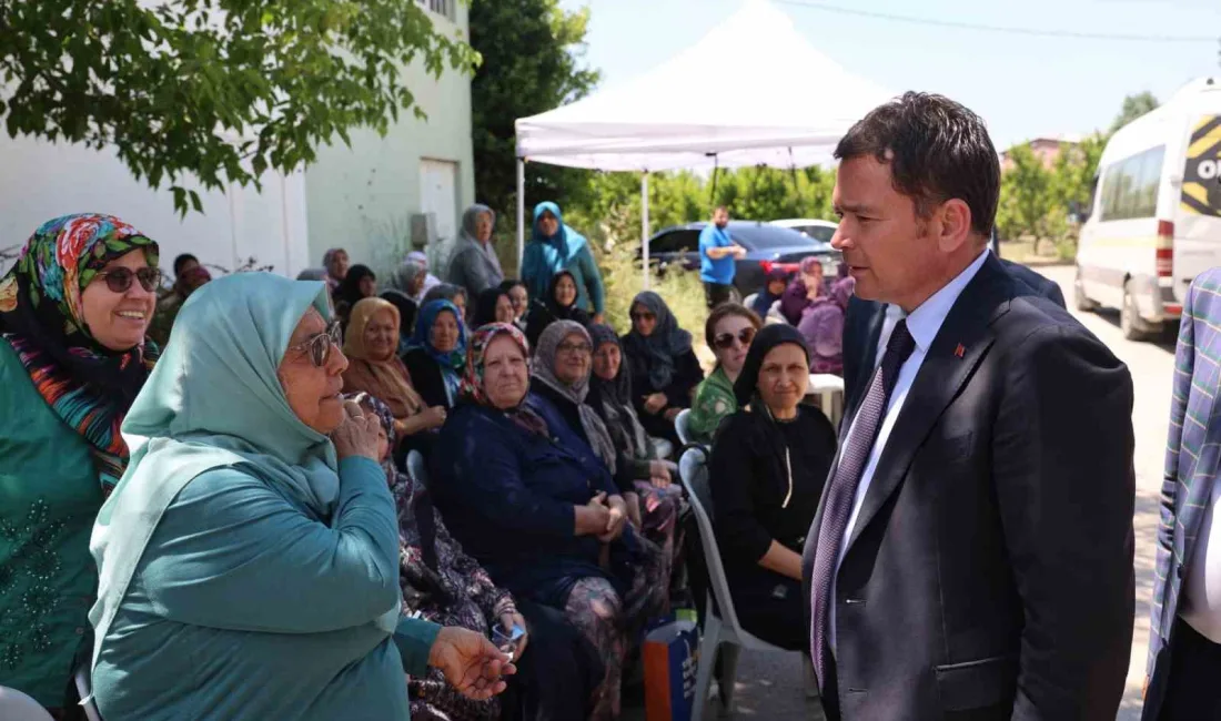 Yeniceabat Mahallesi’nde vatandaşlarla bir araya gelen Osmangazi Belediye Başkanı Erkan