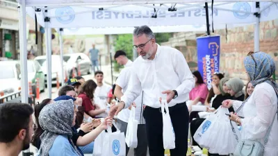 Kestel Belediye Başkanı Ferhat Erol, Kestel Belediyesi Millet Kütüphanesi’nde öğrenciler