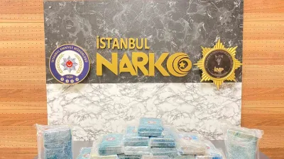 İstanbul’un Beylikdüzü ilçesinde bir takside yapılan aramada bagajdaki valizde 23