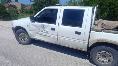 Bilecik’te seyir halinde şerit değiştiren motosiklet kamyonete çarparken, meydana gelen