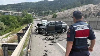 Bilecik’tye aynı istikamette seyir halindeki otomobilin tıra arkadan çarpması sonucu