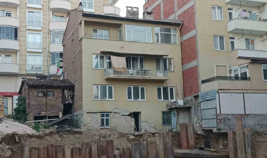 Bilecik’te bir inşaat çalışması için yürütülen temel kazısı esnasında yan