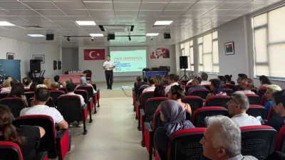Burhaniye ilçesinde, Okul Güvenliği-Siber Güvenlik Bilgilendirme Toplantısı yapıldı. Mehmet Akif