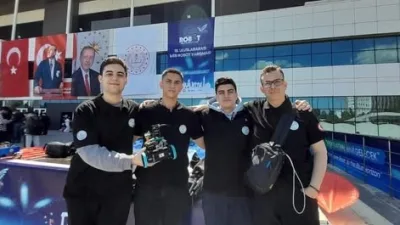 Burhaniye ilçesinde, Şehit Hasan Çoban MTAL öğrencilerinden Antalya’da düzenlenen robot