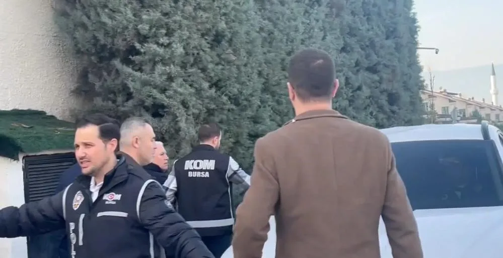 Bursa’da yürütülen rüşvet ve suç örgütü soruşturması kapsamında görevden uzaklaştırılan