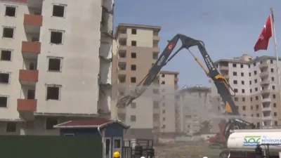 Büyükçekmece’de depremde yıkılma riski bulunan 36 yıllık 11 bloklu sitenin