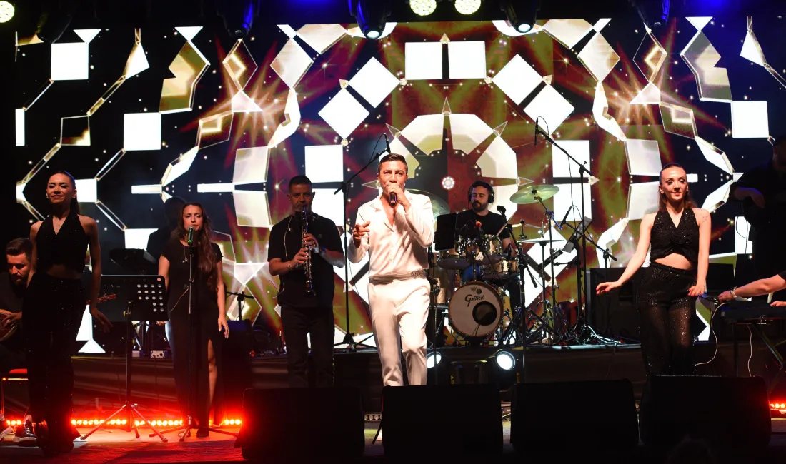 Balıkesir Büyükşehir Belediyesi tarafından düzenlenen “Yaza Merhaba Konserleri” Dursunbey ve