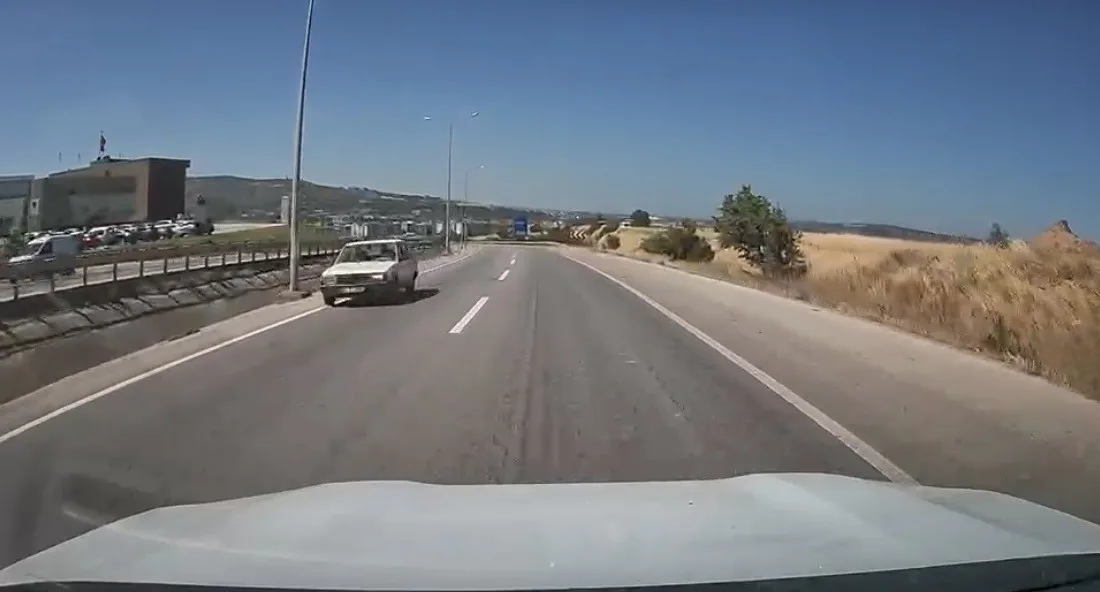 Çanakkale-Bursa kara yolunda bir sürücü ters yönde giderek hem kendi
