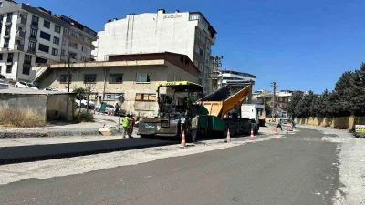 Kocaeli Büyükşehir Belediyesi, Çayırova Uğur Mumcu Caddesi’nde üstyapı yenileme çalışması