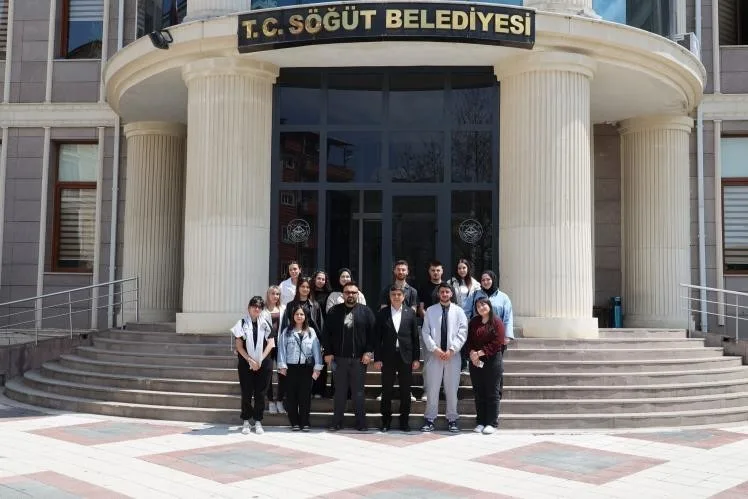Bilecik’in Söğüt ilçesinde Sosyal Güvenlik Farkındalık Kulübü üyesi öğrenciler, Belediye