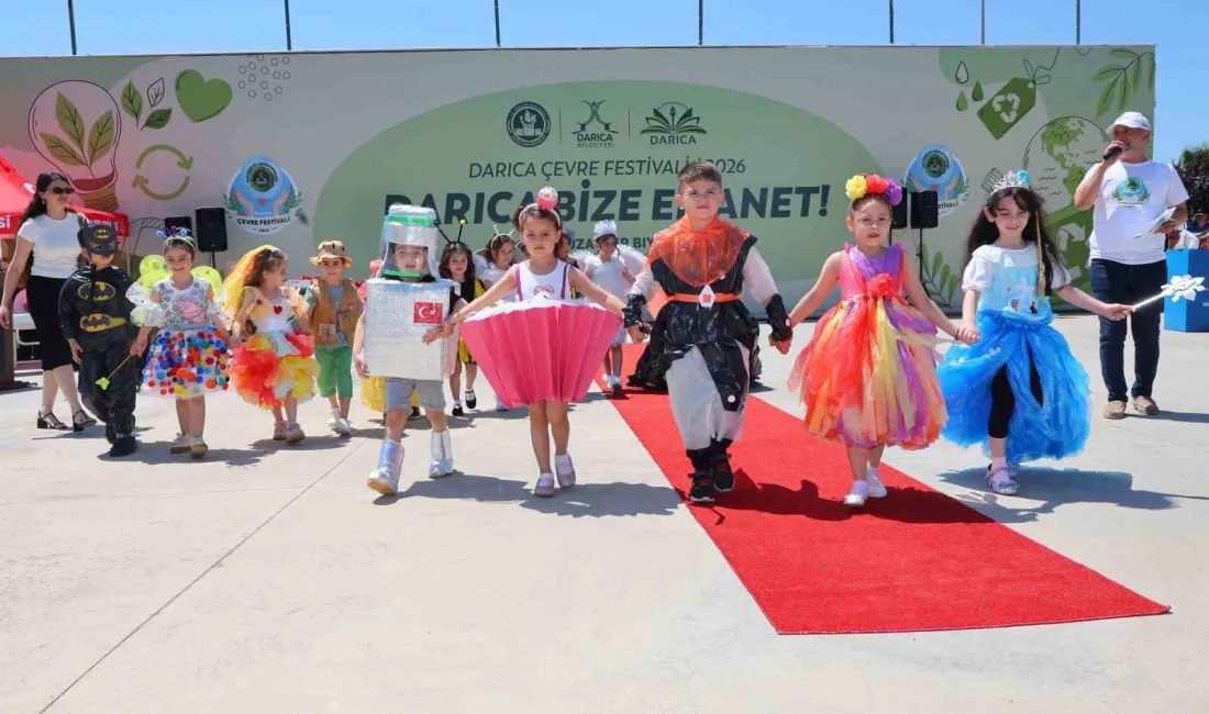 Darıca’da çevre bilincini artırmak amacıyla düzenlenen festivalde, öğrencilerin atık materyallerden
