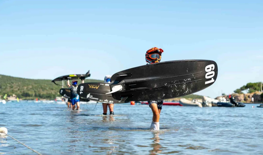 Çeşme Şifne’de düzenlenen İzeltaş Dünya Motosurf Şampiyonası’nın ilk etap yarışlarının