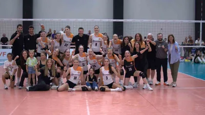 Eczacıbaşı Yıldız Kız Takımı namağlup Türkiye şampiyonu oldu. Eczacıbaşı Spor