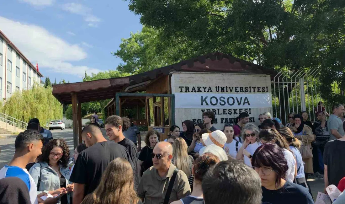 Edirne’de Yükseköğretim Kurumları Sınavı’nın (YKS) ikinci oturumu olan Alan Yeterlilik