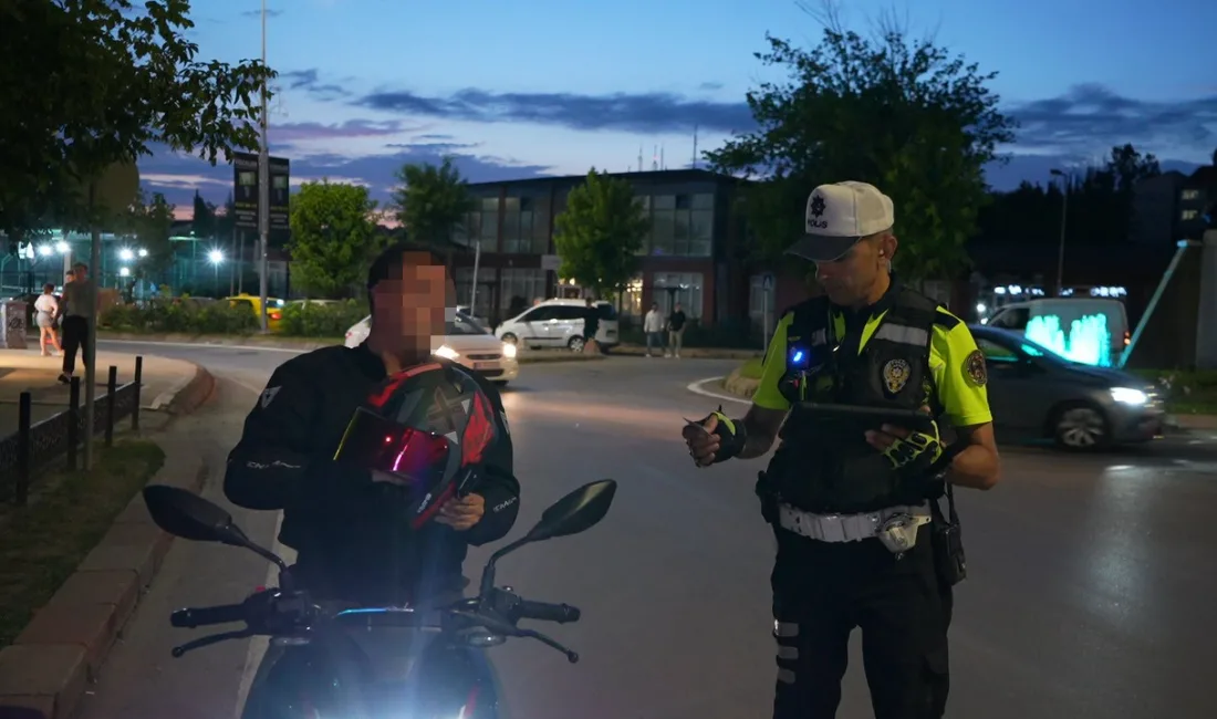 Edirne’de polis ekipleri tarafından gerçekleştirilen trafik ve asayiş denetimlerinde çok