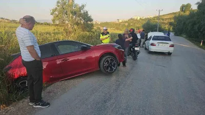 Bilecik’te meydana gelen trafik kazasında bir sürücü ehliyeti olmadığı nedeniyle