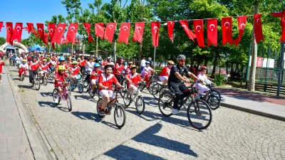 Esenyurt Belediyesi, yaz sezonunun başlamasıyla birlikte çocukları ve gençleri sporla
