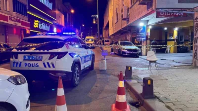 İstanbul Eyüpsultan’da cadde üzerindeki kapalı otoparka doğru ateş eden motosikletli