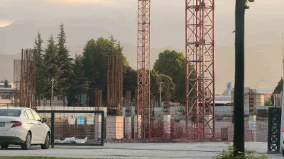 Bursa’nın İnegöl ilçesinde yapımı devam eden fabrika inşaatında meydana gelen