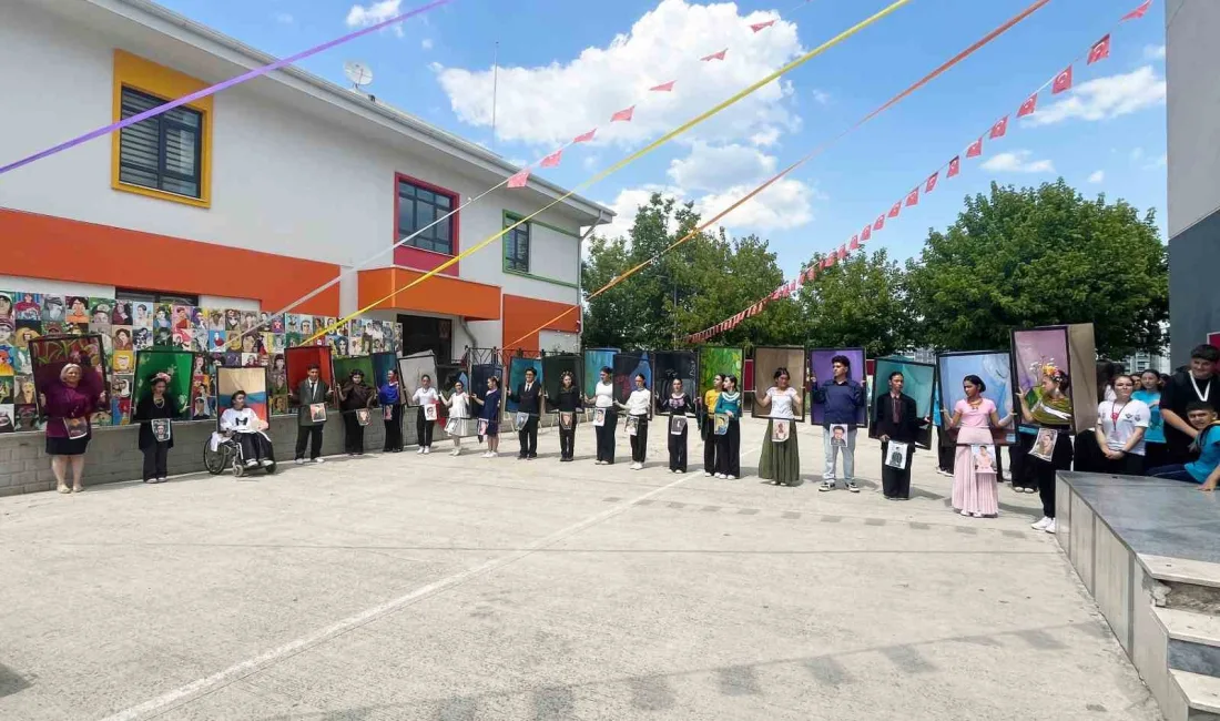 Şehit Harun Arvas Ortaokulu Görsel Sanatlar Öğretmeni Sevda Eren’in öncülüğünde