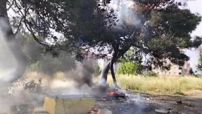 Tekirdağ’ın Çorlu ilçesinde boş alanda yanmaya başlayan atık eşyadan sıçrayan