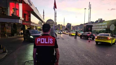 İstanbul İl Emniyet Müdürlüğü’nce kent genelinde helikopter destekli ’Huzur İstanbul’
