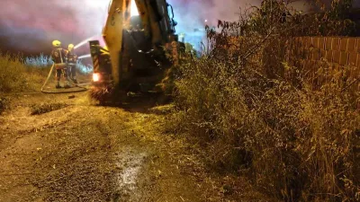Balıkesir’in İvrindi ilçesinde ahırda çıkan yangında 200 ot balyası kül