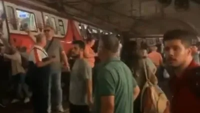 M4 Kadıköy-Sabiha Gökçen Havalimanı hattında sefer yapan metro, Bostancı İstasyonu’nda