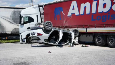 Edirne-Kapıkule kara yolunda SUV tipi araç ile tırın çarpışması sonucu