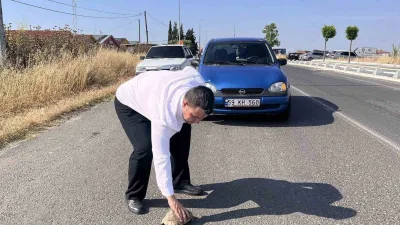 Tekirdağ’ın Hayrabolu ilçesinde bir sürücü, Malkara Caddesi üzerinde fark ettiği