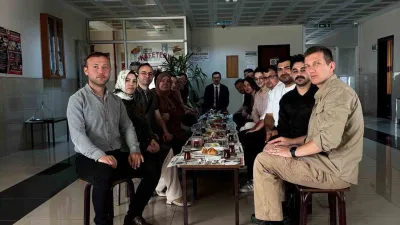 Karacabey Cumhuriyet Başsavcısı Hilmi Kahveci, güne erken başlayan adliye personeline