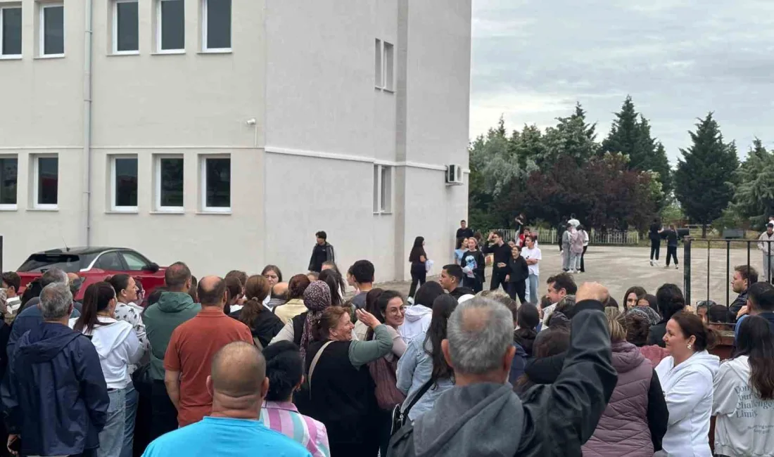 Kırklareli’nin Babaeski ilçesinde Liselere Geçiş Sistemi (LGS) sınavında öğrenciler sınav