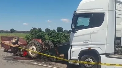 Kırklareli’nde tır ile traktörün karıştığı trafik kazasında ağır yaralanan traktör