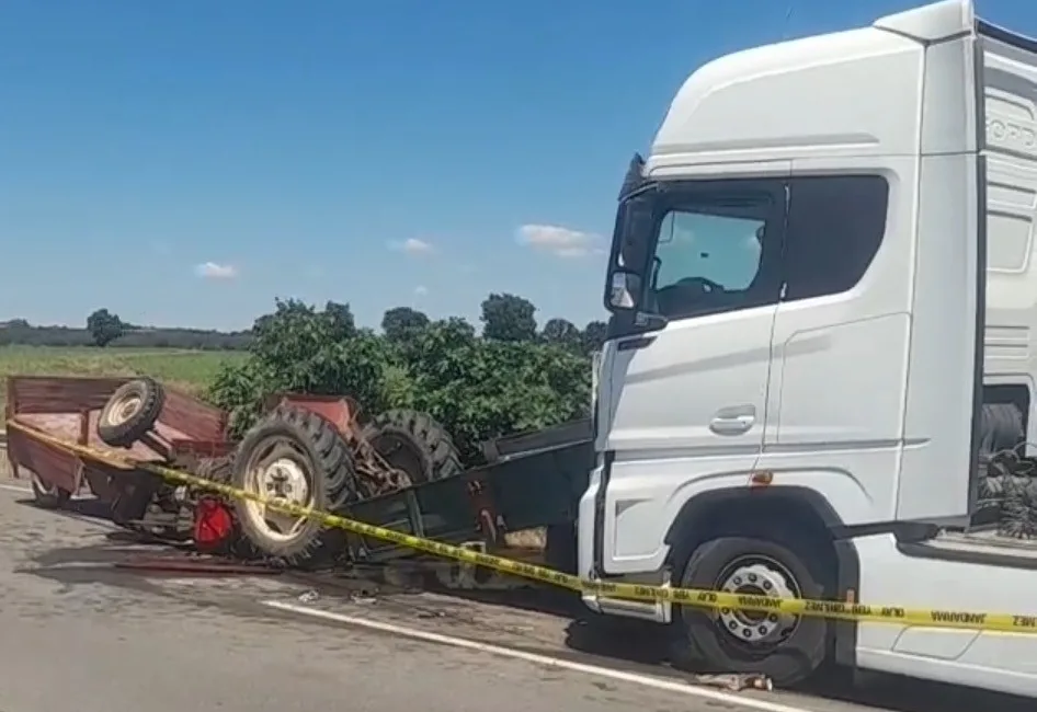 Kırklareli’nde tır ile traktörün karıştığı trafik kazasında ağır yaralanan traktör