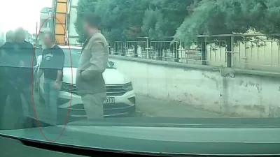 Kocaeli’nin Körfez ilçesinde iki ilkokul öğrencisi kız çocuğunu okul ve