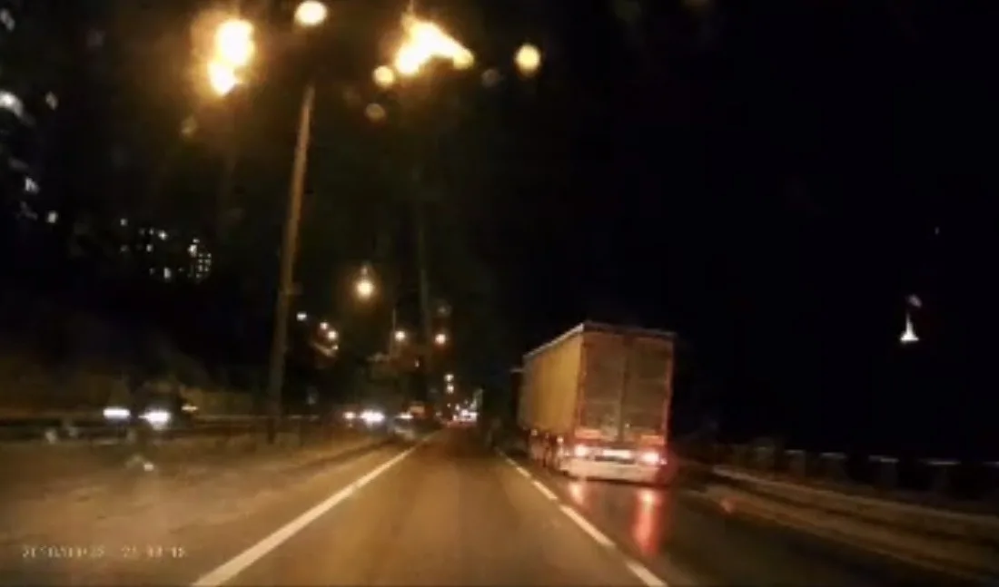 Gemlik’ten Bursa istikametine seyir halinde olan bir tır, Dörtyol mevkiindeki