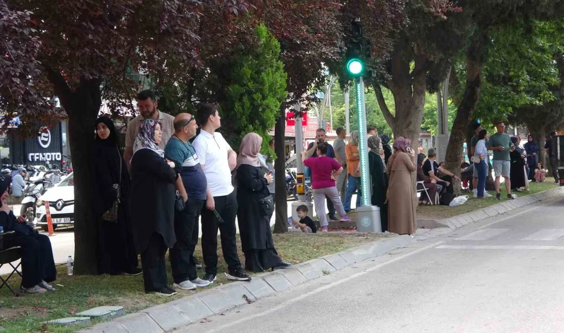 Kocaeli’de binlerce öğrenci lise hayali için sınava girerek salonlarda ter
