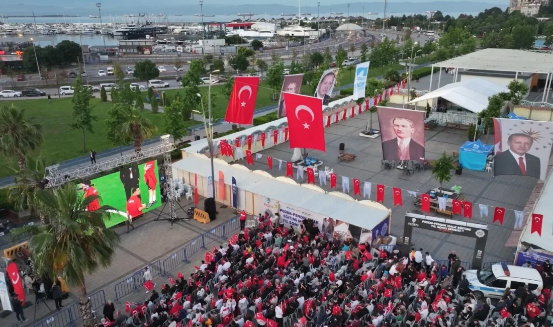 Dünya Kupası heyecanı binlerce vatandaşın katılımıyla birlikte Pendik Sahili’nde doyasıya