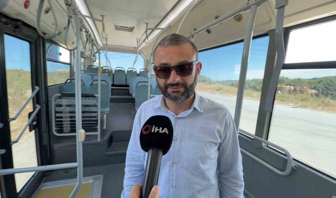 İstanbul’un Arnavutköy ilçesinde ARN9 minibüs hattında seyahat eden yaşlı yolcu