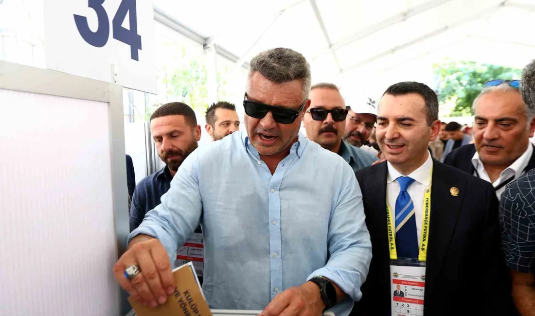 Fenerbahçe Başkanı Sadettin Saran, Fenerbahçe olağanüstü seçimli genel kurulunda oyunu