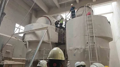 Bilecik’te bir çimento fabrikasında 3,5 metre yükseklikten kazana düşerek işçi