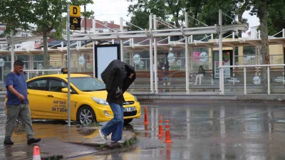 Sakarya’da kent genelinde etkisini gösteren sağanak yağış, günlük yaşamı olumsuz