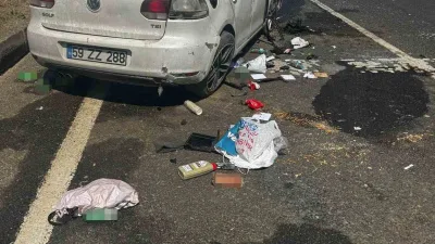 Tekirdağ’da refüje çarpan otomobilin devrildiği kazada nişanlı çift yaralandı. Kaza,
