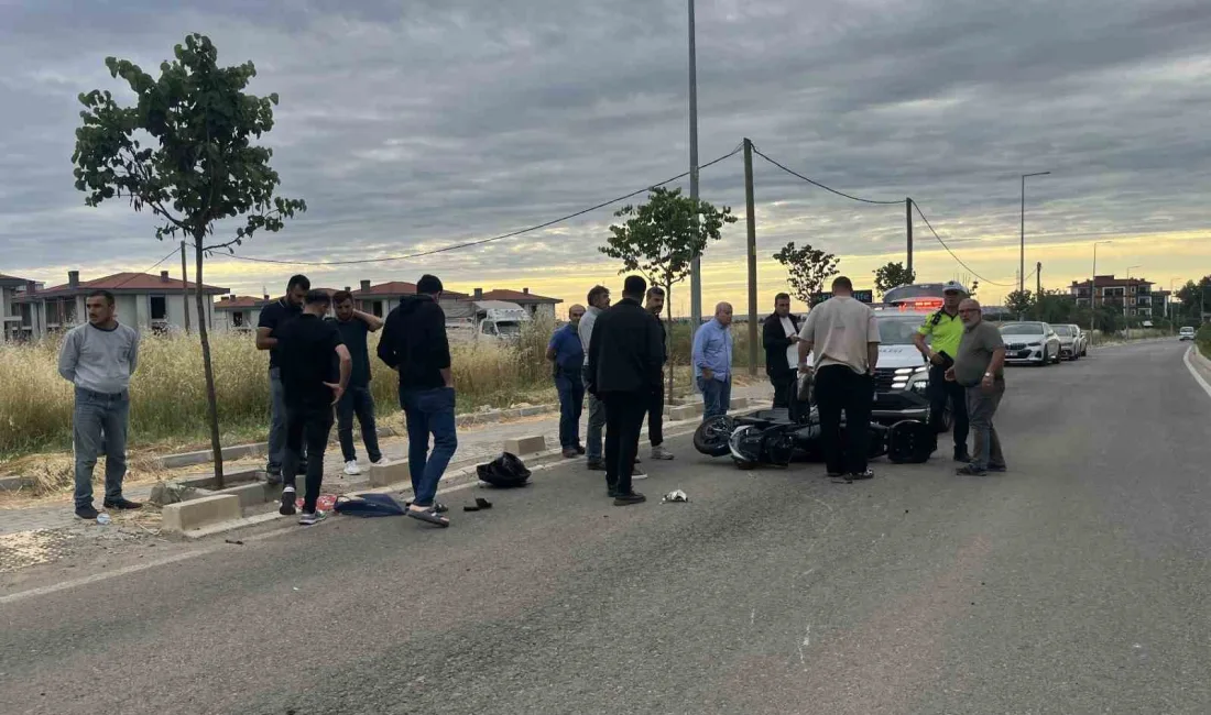 Tekirdağ’ın Çorlu ilçesinde otomobille çarpışan motosikletin sürücüsünün yaralandığı kaza kameraya