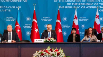 Dışişleri Bakanı Hakan Fidan’ın ev sahipliğinde Çırağan Sarayı’nda düzenlenen Türkiye-Azerbaycan-Gürcistan