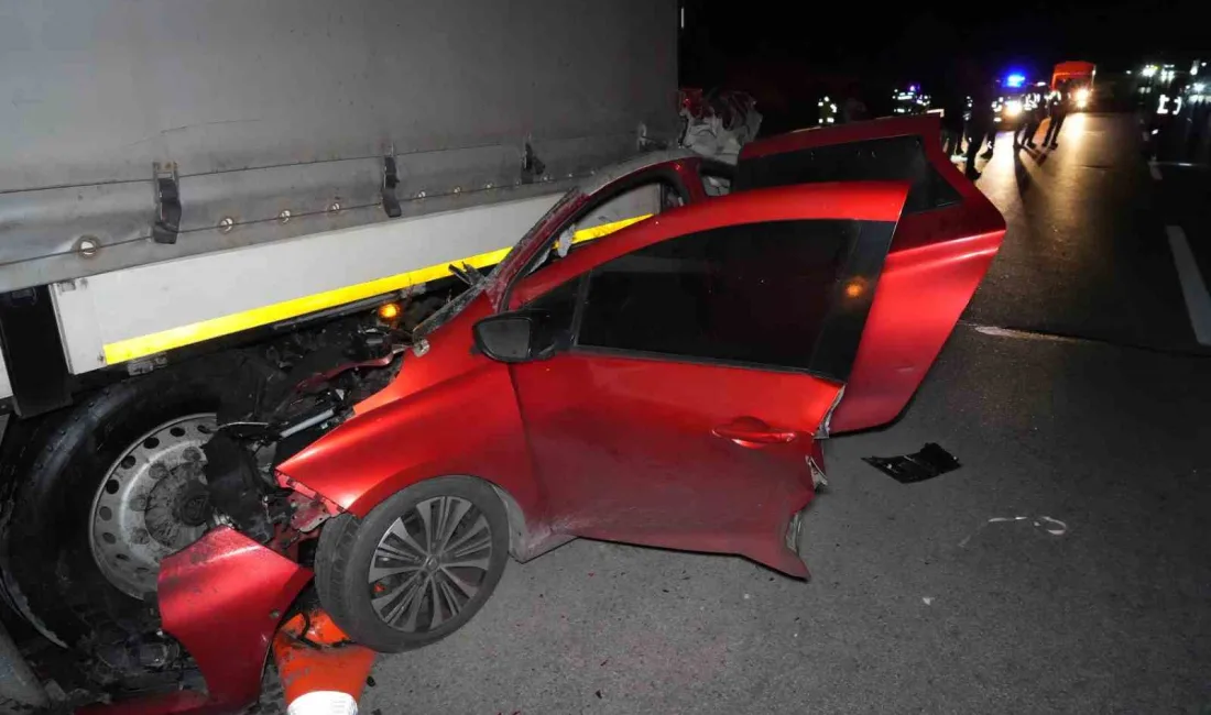 Edirne gişelerine yaklaşık 3 kilometre kala yol kenarında duran tıra