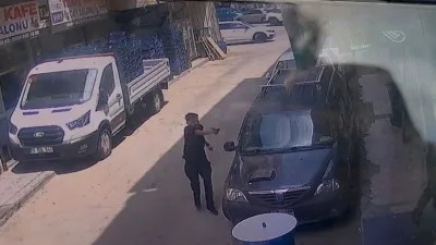 Bursa’nın merkez Osmangazi ilçesinde iddiaya göre “yan bakma” nedeniyle çıkan