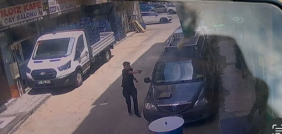 Bursa’nın merkez Osmangazi ilçesinde iddiaya göre “yan bakma” nedeniyle çıkan