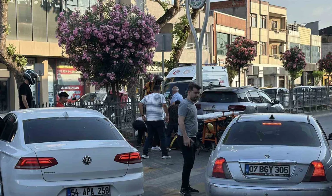 Sakarya’nın Adapazarı ilçesinde SUV aracın yaya geçidinde çarptığı kadın yaralandı.